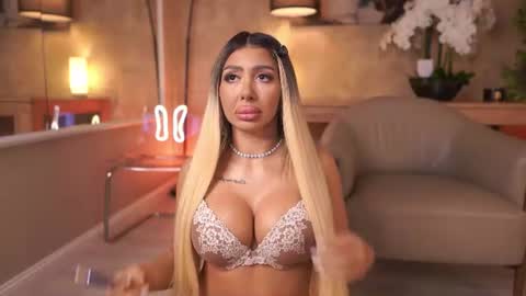 Snapshot of lucyyrosse chatting on July 2026 08:28:02 AM LucyRose online show from July 2026 08:28:02 AM