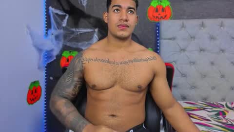 Luigi Independent model online show from October 2025 06:18:01 PM