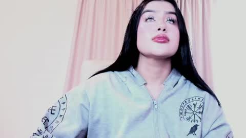 Snapshot of luisaa_diaz_ chatting on June 2026 07:33:01 PM Luisa Diaz online show from June 2026 07:33:01 PM