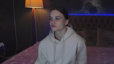 LuisaClover online show from November 2025 01:20:01 PM