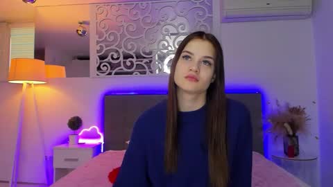 LuisaClover online show from February 2026 01:39:02 PM