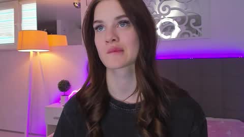 LuisaClover online show from March 2026 02:33:01 PM