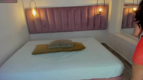 L U I S A online show from February 2025 07:54:01 PM