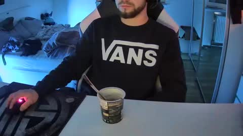 Snapshot of lukasschoetz chatting on December 2024 10:34:01 PM lukasschoetz online show from December 2024 10:34:01 PM