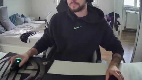 Snapshot of lukasschoetz chatting on December 2024 12:47:02 PM lukasschoetz online show from December 2024 12:47:02 PM