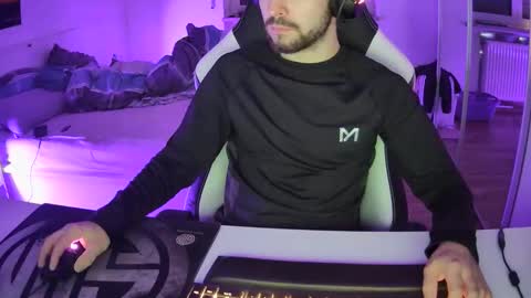 Snapshot of lukasschoetz chatting on December 2024 09:43:01 PM lukasschoetz online show from December 2024 09:43:01 PM