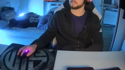 Snapshot of lukasschoetz chatting on January 2025 06:10:01 PM lukasschoetz online show from January 2025 06:10:01 PM