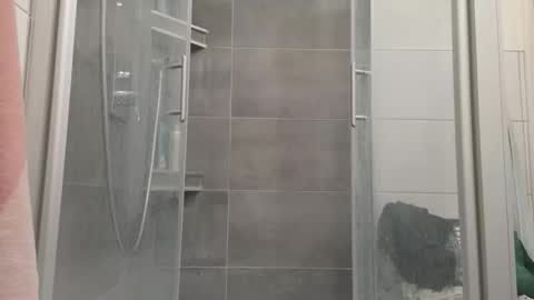 lukasschoetz online show from December 2025 03:28:02 PM