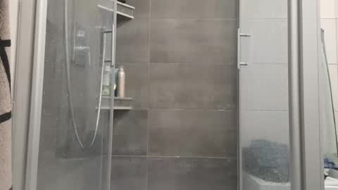 lukasschoetz online show from January 2026 04:01:01 PM