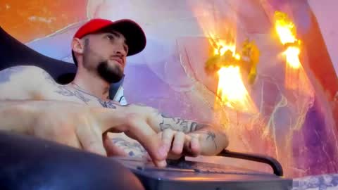 Snapshot of luke_davis01 chatting on February 2025 05:30:02 PM LUKE online show from February 2025 05:30:02 PM