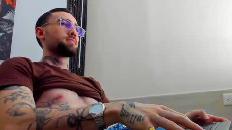 Snapshot of luke_davis01 chatting on February 2025 01:05:02 PM LUKE online show from February 2025 01:05:02 PM