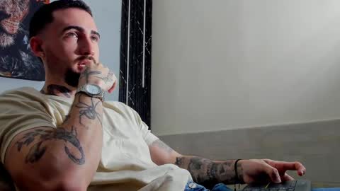 Snapshot of luke_davis01 chatting on February 2025 02:03:02 PM LUKE online show from February 2025 02:03:02 PM