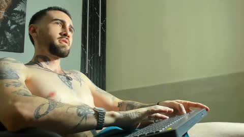 Snapshot of luke_davis01 chatting on February 2025 02:20:02 PM LUKE online show from February 2025 02:20:02 PM