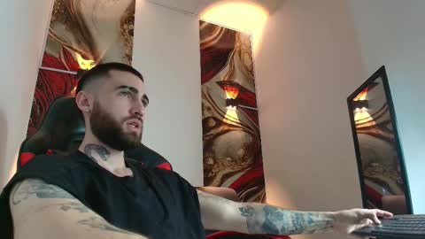 Snapshot of luke_davis01 chatting on October 2025 01:07:01 PM LUKE online show from October 2025 01:07:01 PM