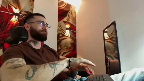 Snapshot of luke_davis01 chatting on October 2025 01:19:01 PM LUKE online show from October 2025 01:19:01 PM