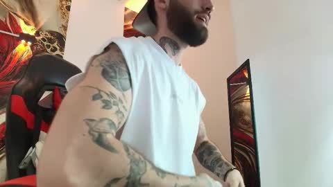 Snapshot of luke_davis01 chatting on October 2025 01:19:01 PM LUKE online show from October 2025 01:19:01 PM