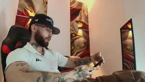 Snapshot of luke_davis01 chatting on October 2025 01:25:02 PM LUKE online show from October 2025 01:25:02 PM