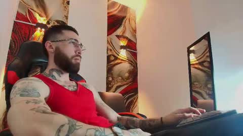 Snapshot of luke_davis01 chatting on October 2025 01:37:01 PM LUKE online show from October 2025 01:37:01 PM