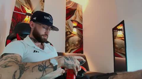 Snapshot of luke_davis01 chatting on November 2025 12:55:01 PM LUKE online show from November 2025 12:55:01 PM