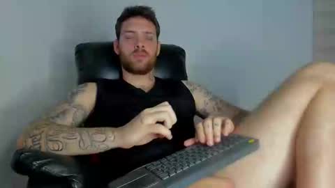 Snapshot of lukeglanton17 chatting on May 2026 03:04:02 AM Luke online show from May 2026 03:04:02 AM