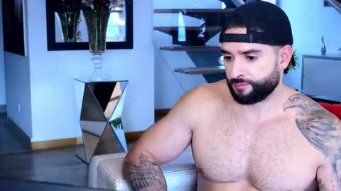 Lukhas f4f online show from November 2025 10:21:01 PM