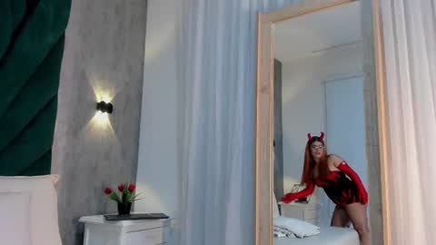 Luli Jones online show from October 2025 11:44:01 AM