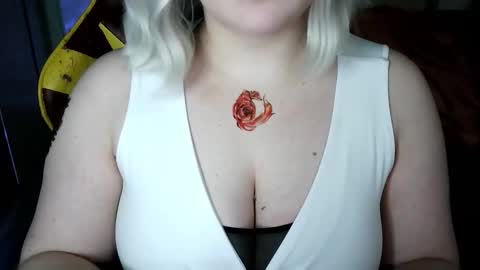 lulovia online show from February 2026 09:55:01 PM