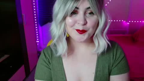 Snapshot of lulovia chatting on April 2026 10:03:01 PM lulovia online show from April 2026 10:03:01 PM