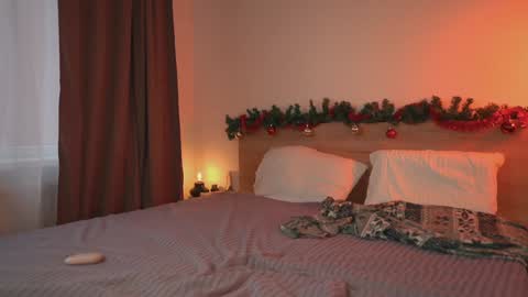 Snapshot of lulu_lovett chatting on December 2024 10:25:02 AM lulu_lovett online show from December 2024 10:25:02 AM