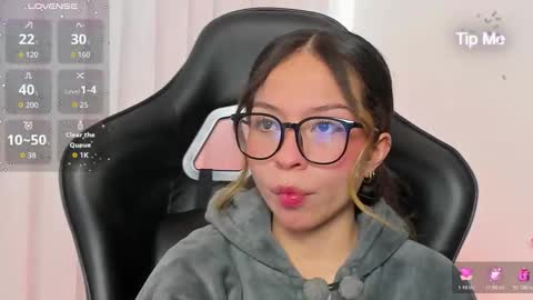 luluuberry online show from December 2025 02:11:01 PM