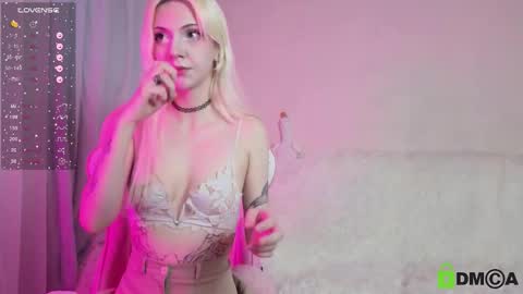 lumiceleste online show from October 2025 09:03:01 PM