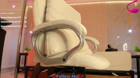 luminous__queen online show from March 2025 02:43:02 AM