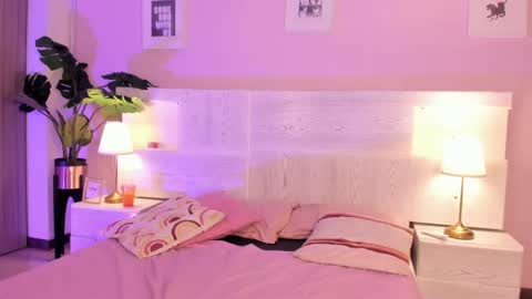 lummii_ online show from April 2026 07:26:01 PM