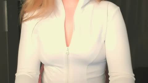 luna1vibe online show from April 2026 04:54:01 AM