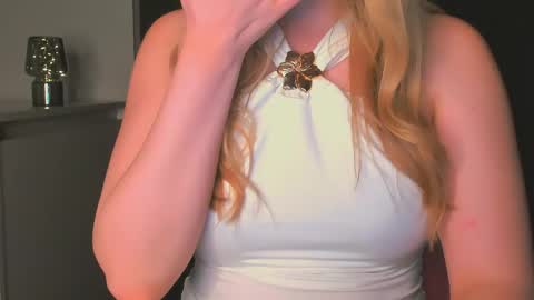 Snapshot of luna1vibe chatting on May 2026 11:10:01 PM luna1vibe online show from May 2026 11:10:01 PM