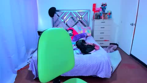 luna_analya online show from November 2025 07:02:01 PM