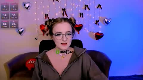 luna_berryy online show from February 2026 08:20:02 PM