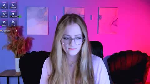 luna_berryy online show from March 2026 08:28:02 PM