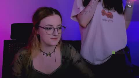 luna_berryy online show from June 2026 06:40:02 PM