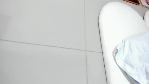 luna_bradley_ online show from April 2026 12:49:01 PM