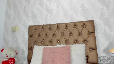 Luna Eva online show from September 2025 01:44:02 PM