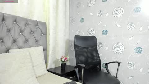 Luna Eva online show from April 2026 04:51:02 PM