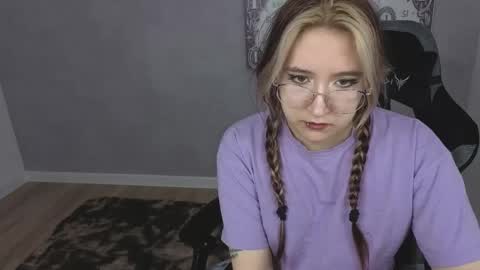 Luna Host online show from April 2026 03:15:01 AM