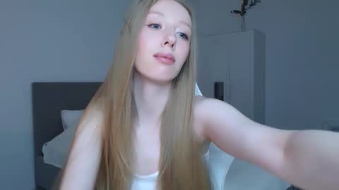 Luna online show from October 2025 08:39:01 PM