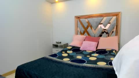 Luna  online show from September 2025 12:10:01 PM