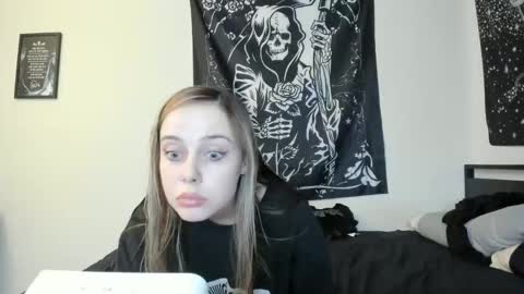 Luna online show from November 2025 01:39:02 AM