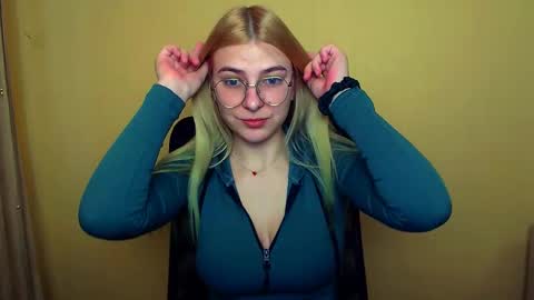 Snapshot of luna_lush_ chatting on January 2025 08:17:01 AM Luna online show from January 2025 08:17:01 AM