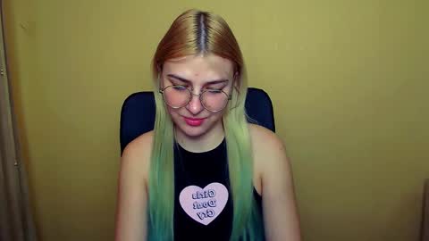 Snapshot of luna_lush_ chatting on January 2025 11:30:02 AM Luna online show from January 2025 11:30:02 AM