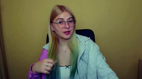 Snapshot of luna_lush_ chatting on January 2025 08:30:01 AM Luna online show from January 2025 08:30:01 AM