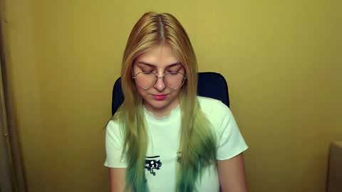 Snapshot of luna_lush_ chatting on January 2025 12:48:02 PM Luna online show from January 2025 12:48:02 PM